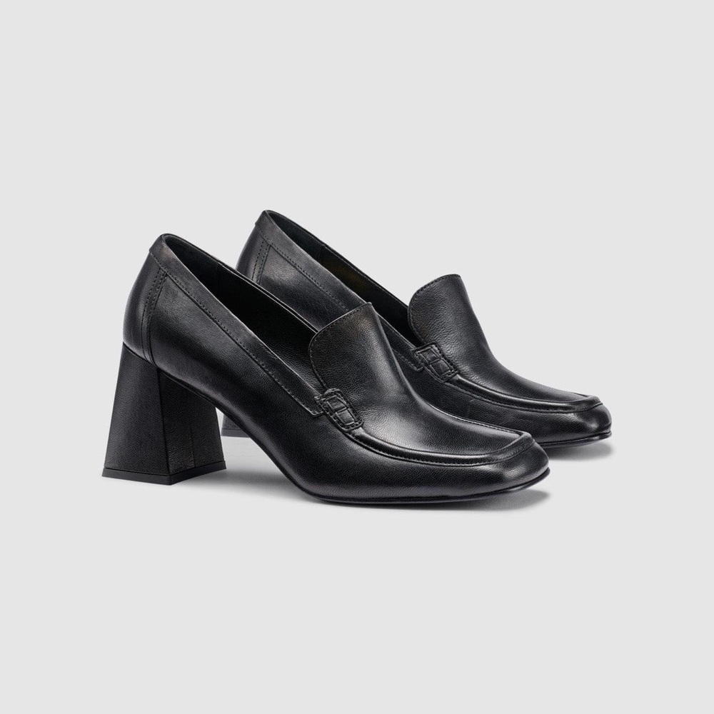 G.H. Bass & Co. Women's Meredith Loafers in Size 6 (but fits like a 7)